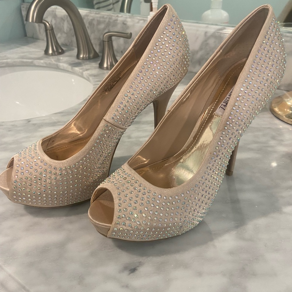 Jennifer Lopez size 8 rhinestone champagne high heels